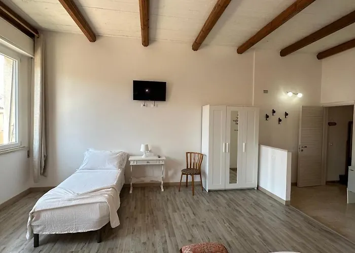 Residenza Luciani ゲストハウス コマッキオ